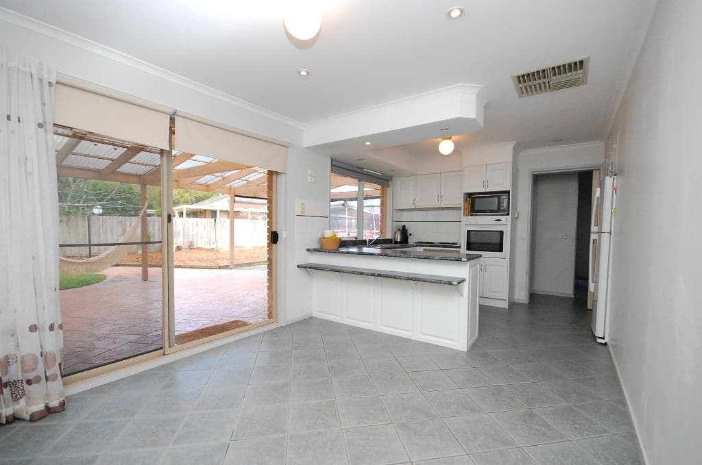 11 Leeds Drive, KILSYTH SOUTH VIC 3137, Kilsyth South - Thumbnail 5