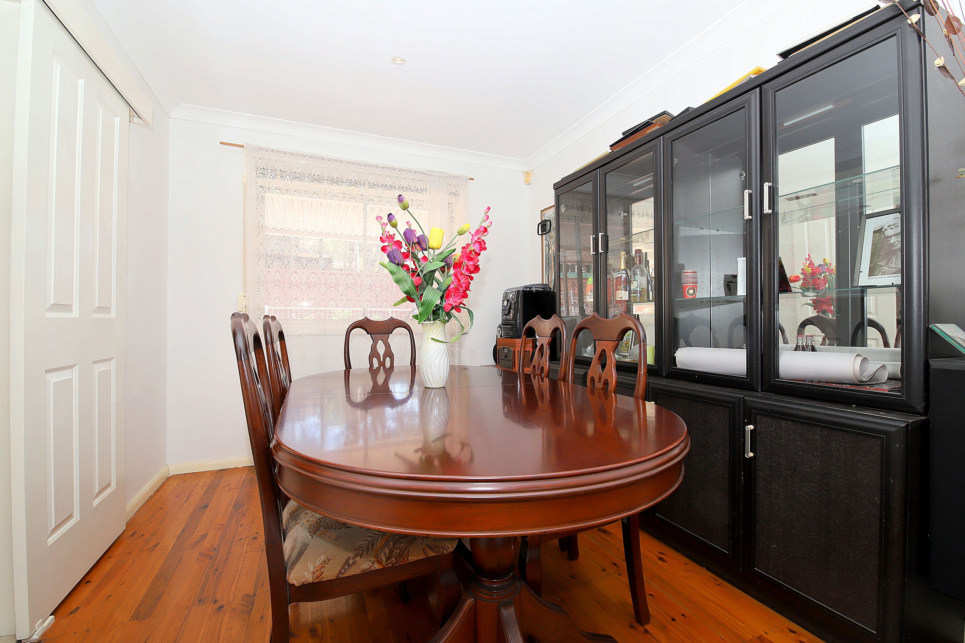 28 Caroline Crescent, Georges Hall - Thumbnail 4