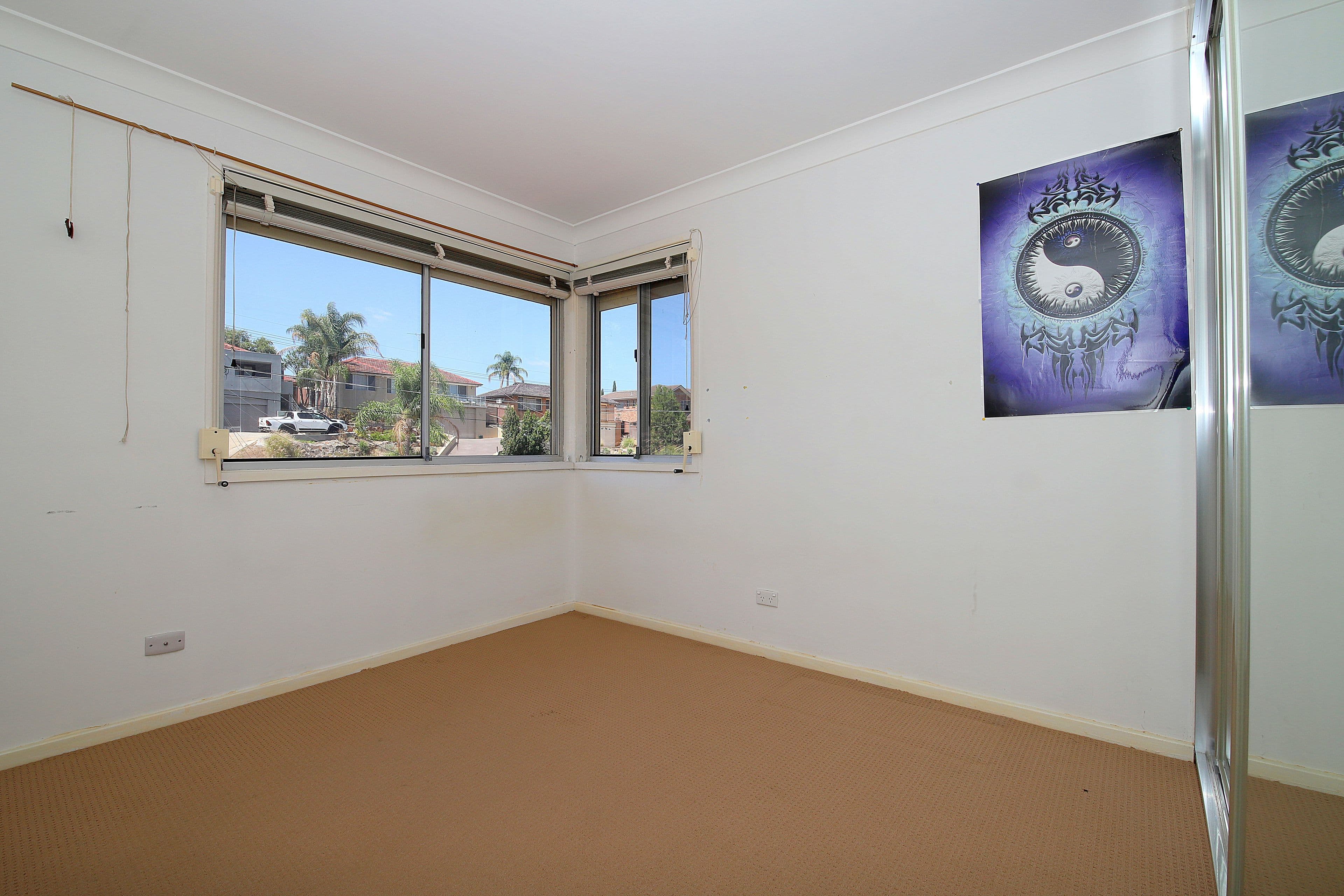 28 Caroline Crescent, Georges Hall - Thumbnail 6