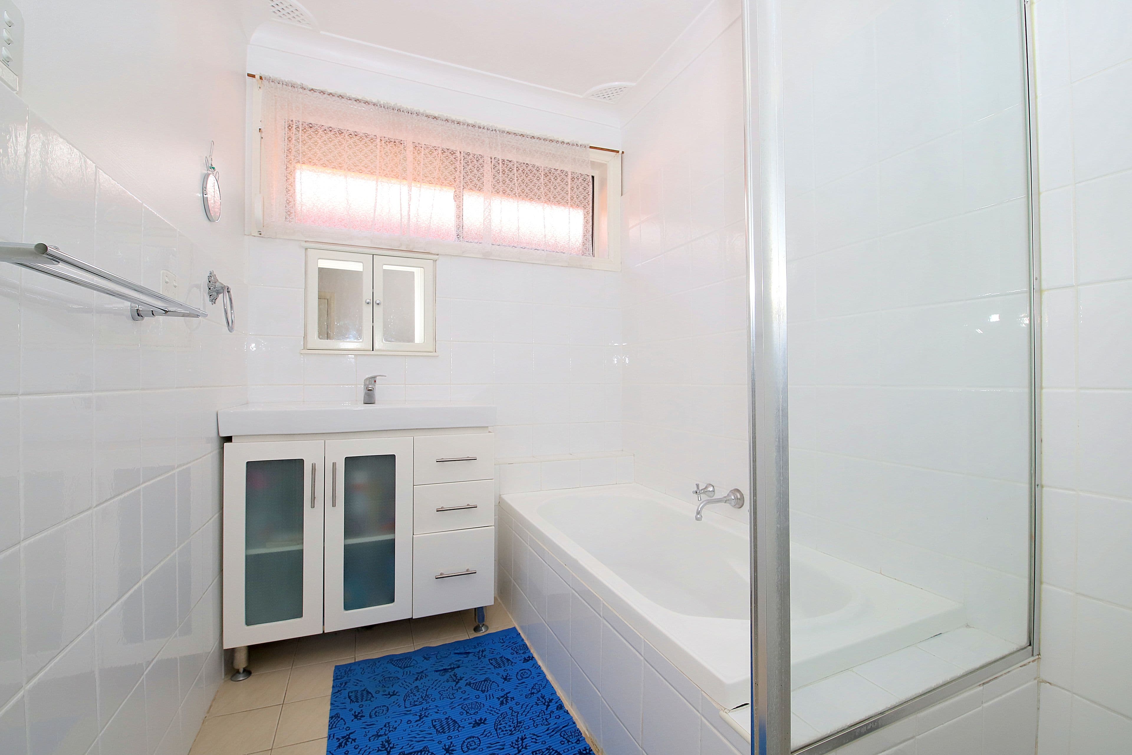 28 Caroline Crescent, Georges Hall - Thumbnail 8