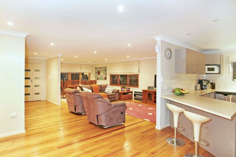 4 Hinemoa Avenue, KILLARNEY VALE NSW 2261, Killarney Vale - Thumbnail 3