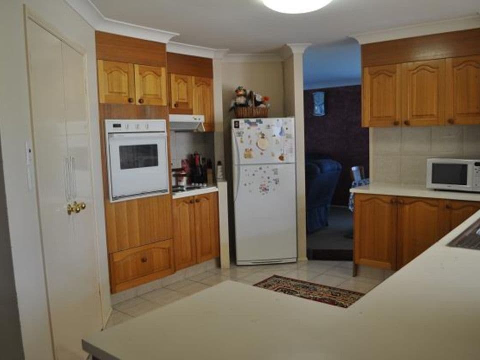 2 Carnoustie Court, ARUNDEL QLD 4214, Arundel - Thumbnail 3