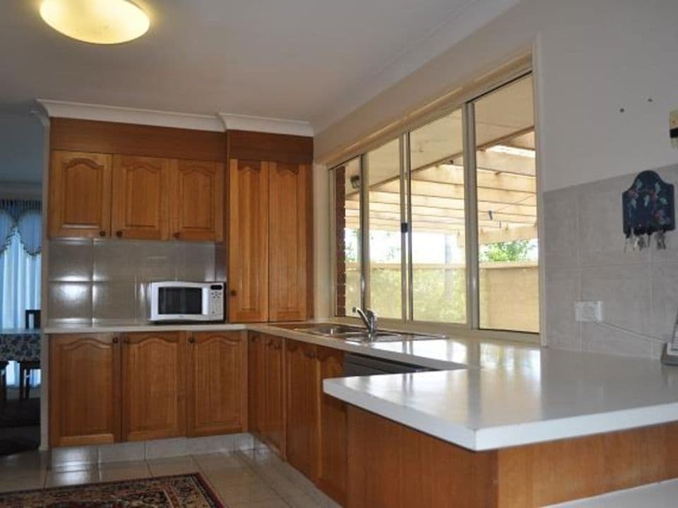 2 Carnoustie Court, ARUNDEL QLD 4214, Arundel - Thumbnail 5