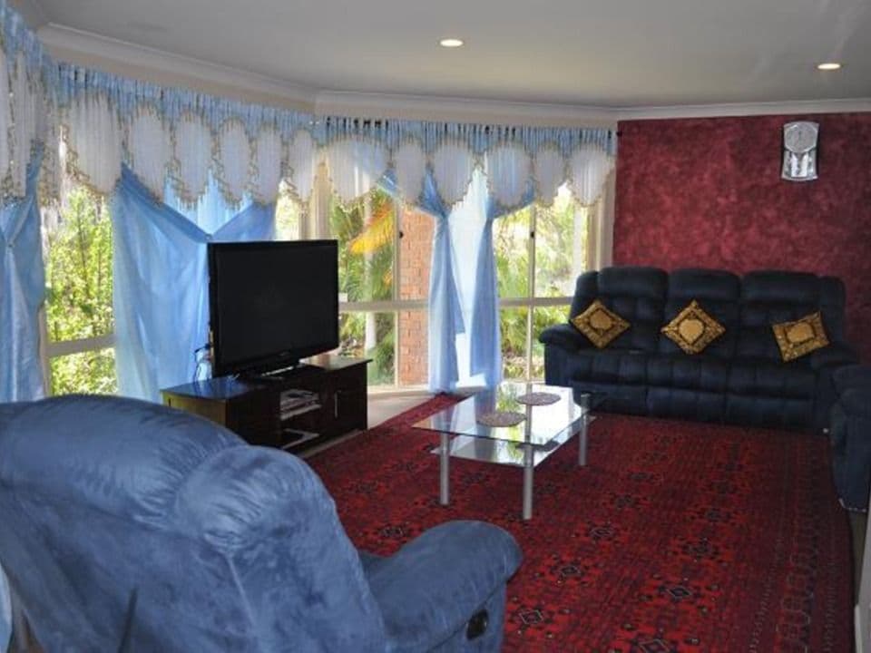 2 Carnoustie Court, ARUNDEL QLD 4214, Arundel - Thumbnail 6