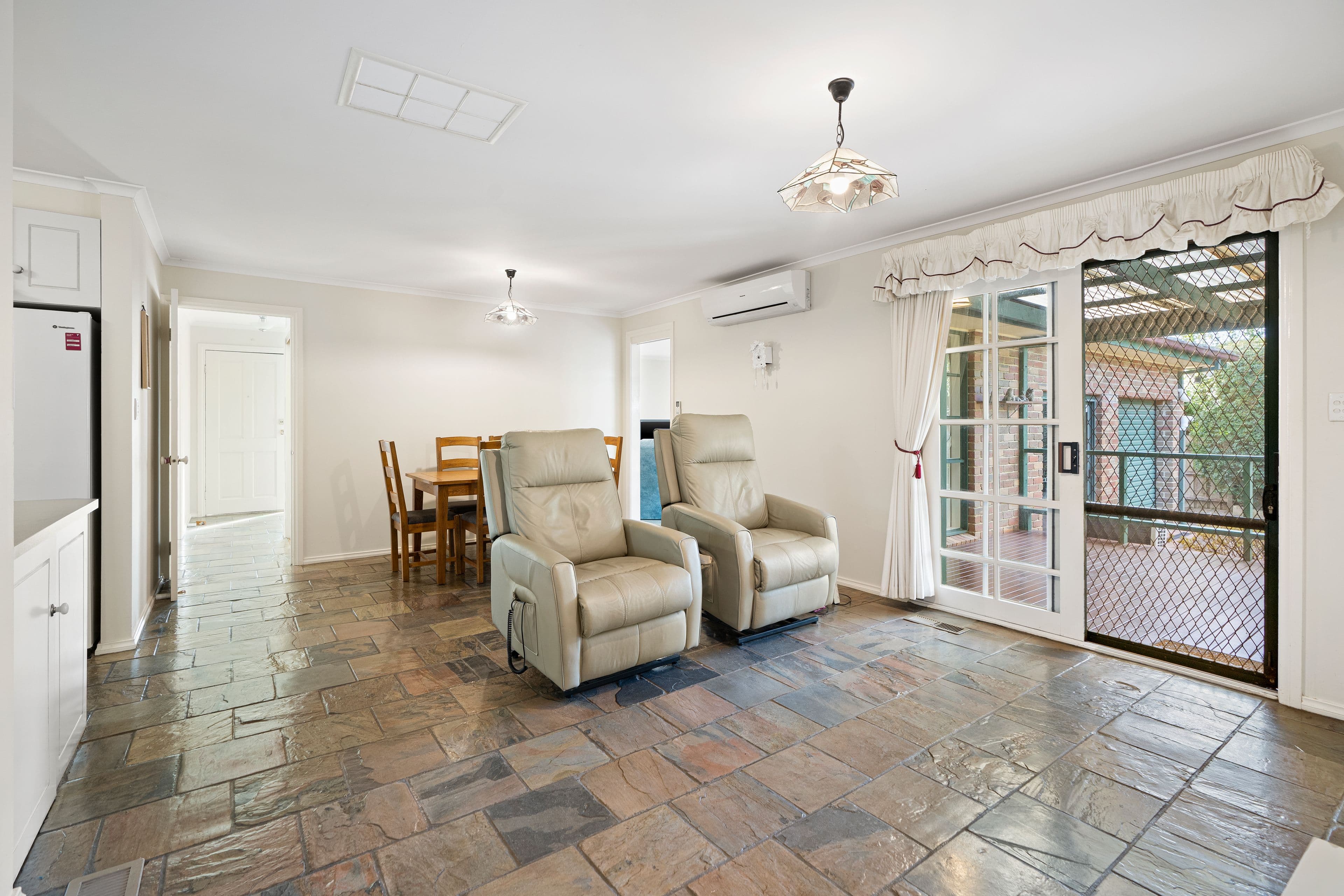 82 Lakesfield Drive, Lysterfield VIC 3156, Lysterfield - Thumbnail 4