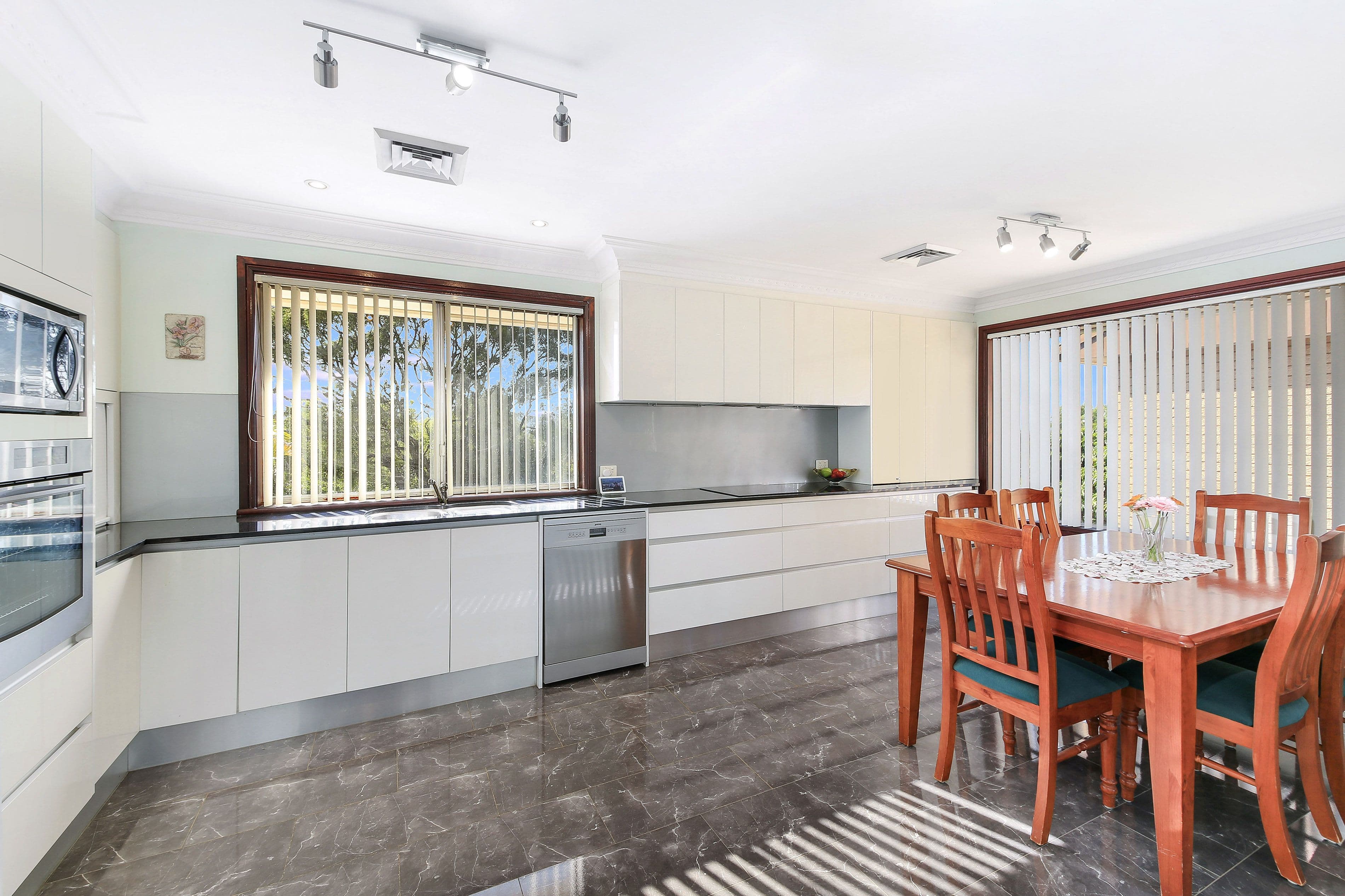 14 Saric Avenue, Georges Hall NSW 2198, Georges Hall - Thumbnail 3