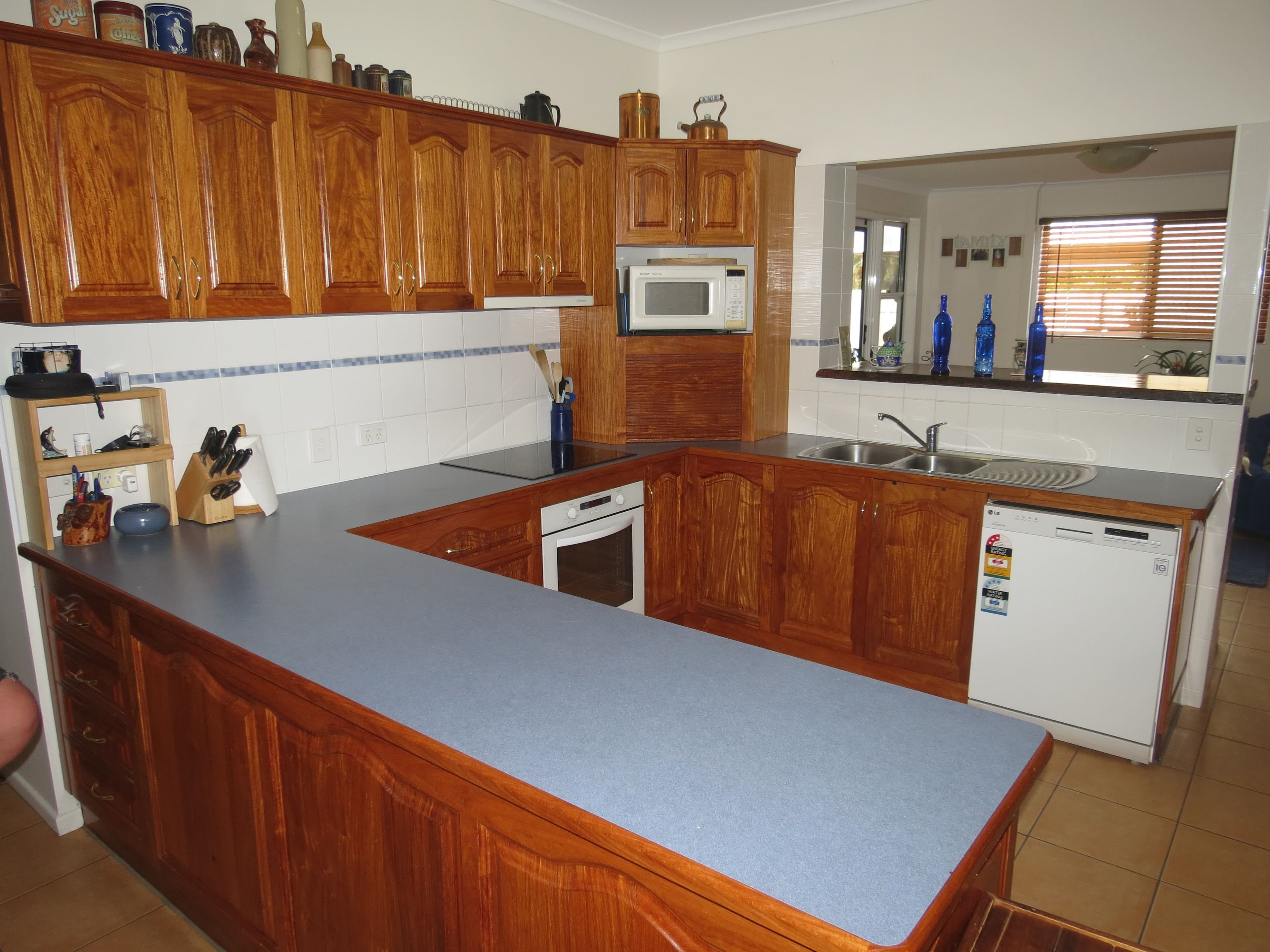 10 Cunningham Drive, Emerald QLD 4720, Emerald - Thumbnail 3