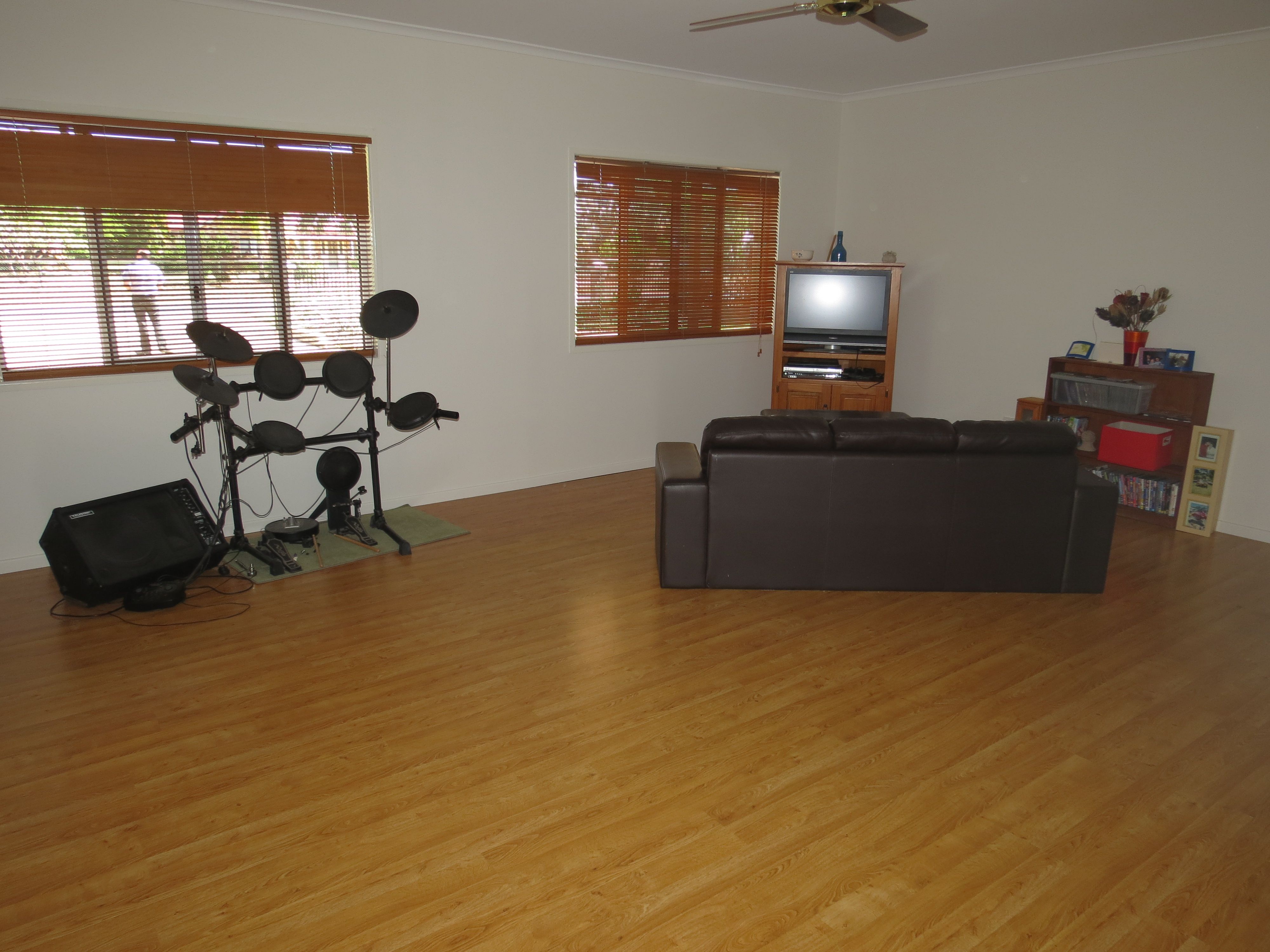 10 Cunningham Drive, Emerald QLD 4720, Emerald - Thumbnail 5