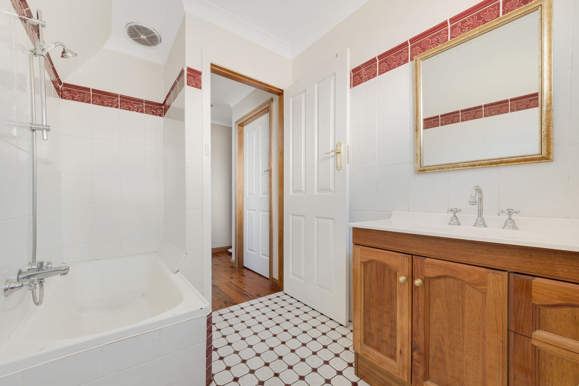 39 Condamine Street, Campbelltown - Thumbnail 8
