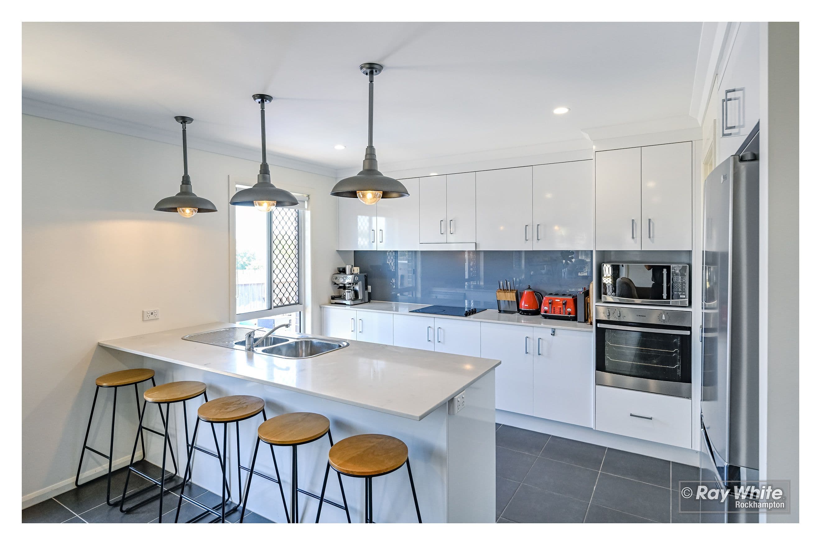 2 Bottlebrush Street, Norman Gardens QLD 4701, Norman Gardens - Thumbnail 2