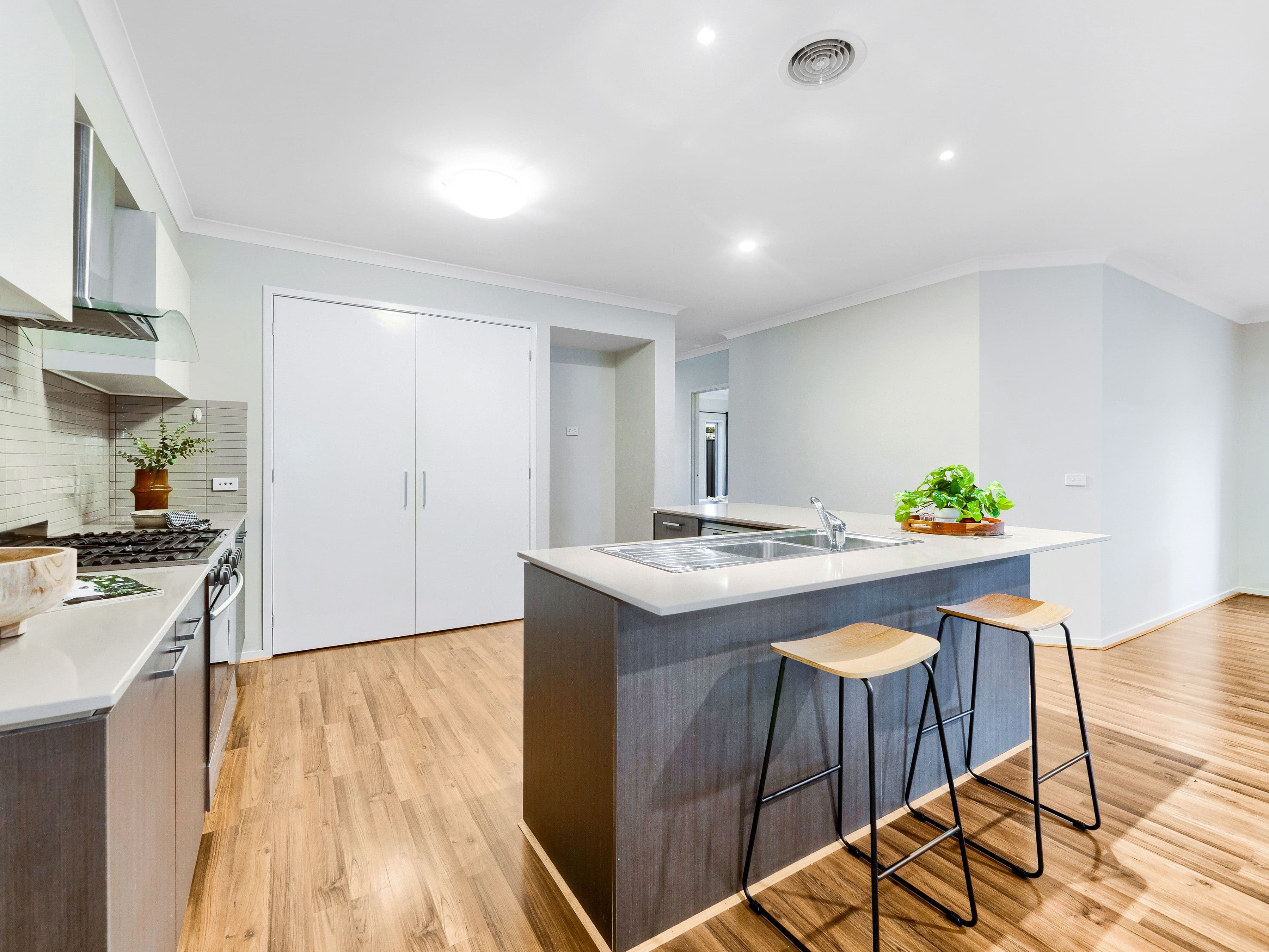 24 Chantenay Parade, Cranbourne North VIC 3977, Cranbourne North - Thumbnail 8