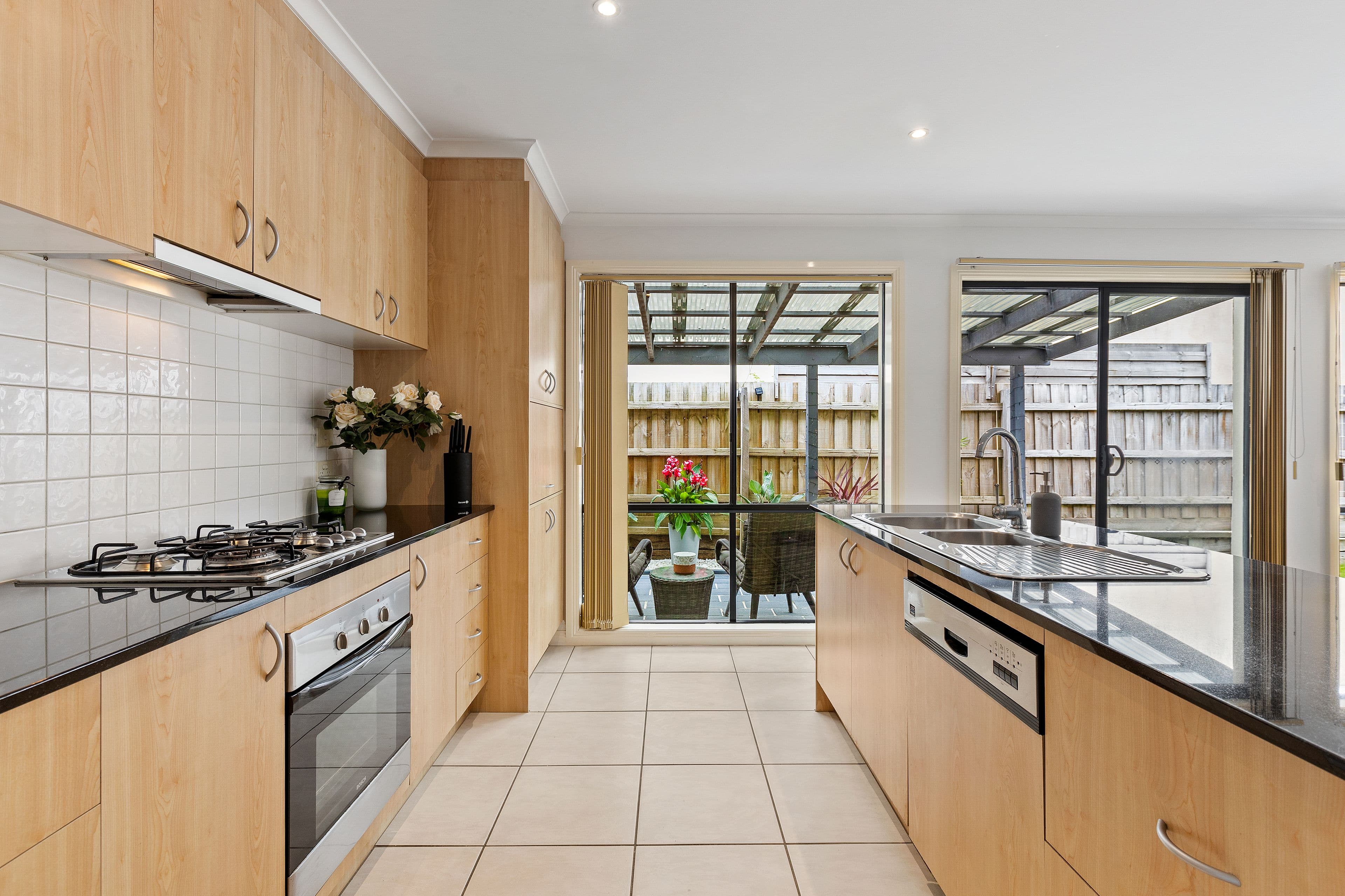 73 Sovereign Manors Crescent, Rowville VIC 3178, Rowville - Thumbnail 2