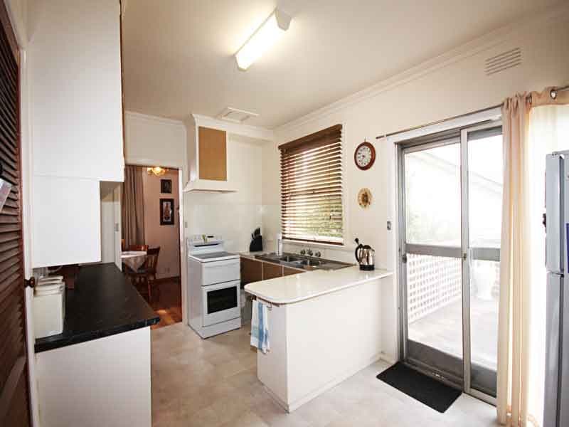 13 Evwick Crescent, HIGHTON VIC 3216, Highton - Thumbnail 4