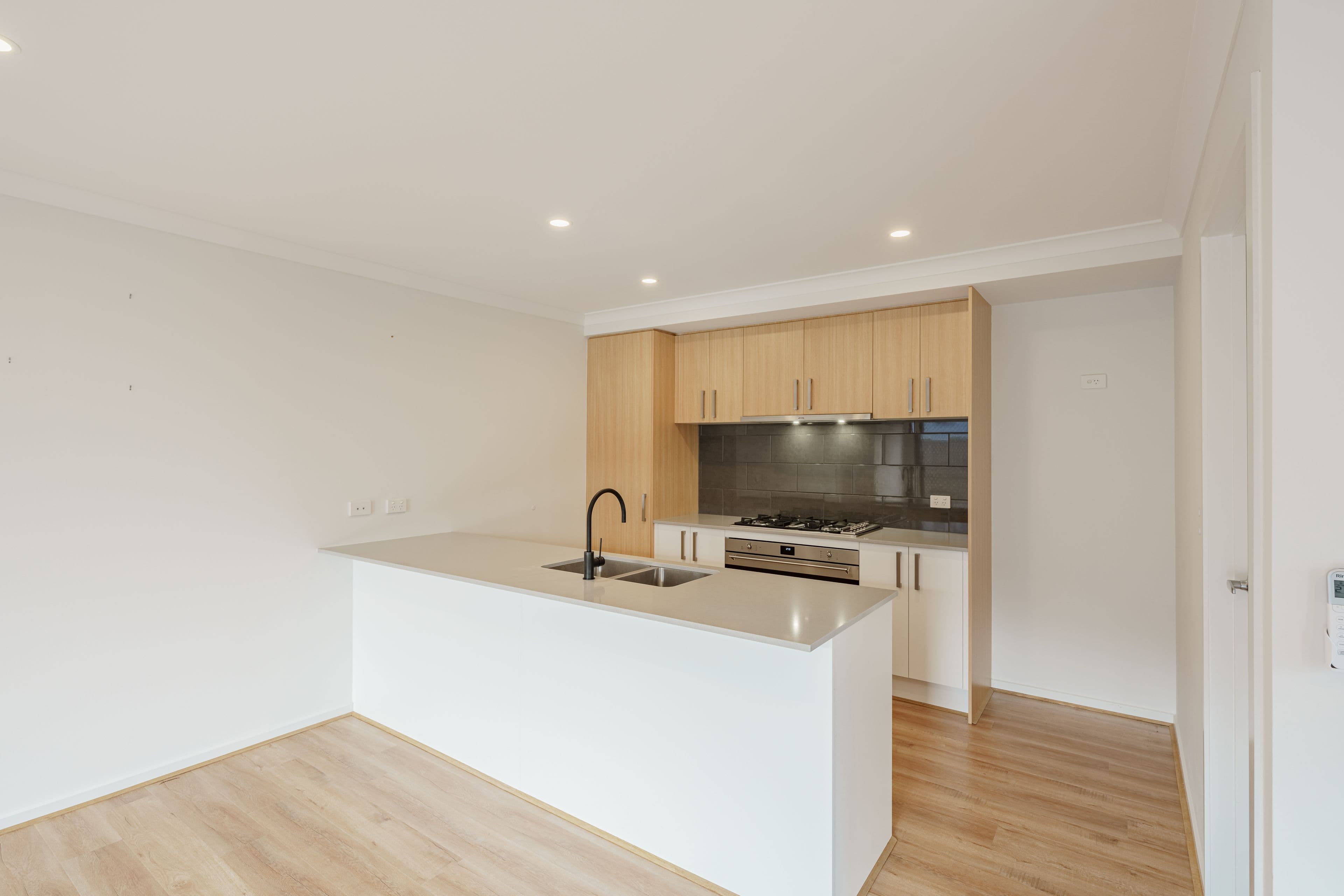 5 Hebrides Close, Cranbourne West VIC 3977, Cranbourne West - Thumbnail 2