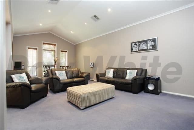 7 Woodbrook Grove, GLENMORE PARK NSW 2745, Glenmore Park - Thumbnail 2