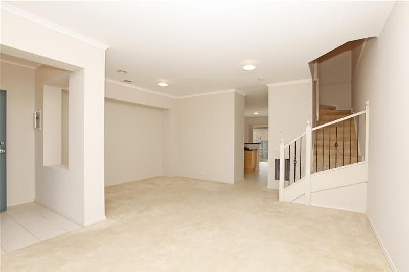 4 Lancewood Walk, SOUTH MORANG VIC 3752, South Morang - Thumbnail 3