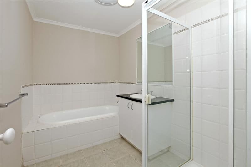 4 Lancewood Walk, SOUTH MORANG VIC 3752, South Morang - Thumbnail 4