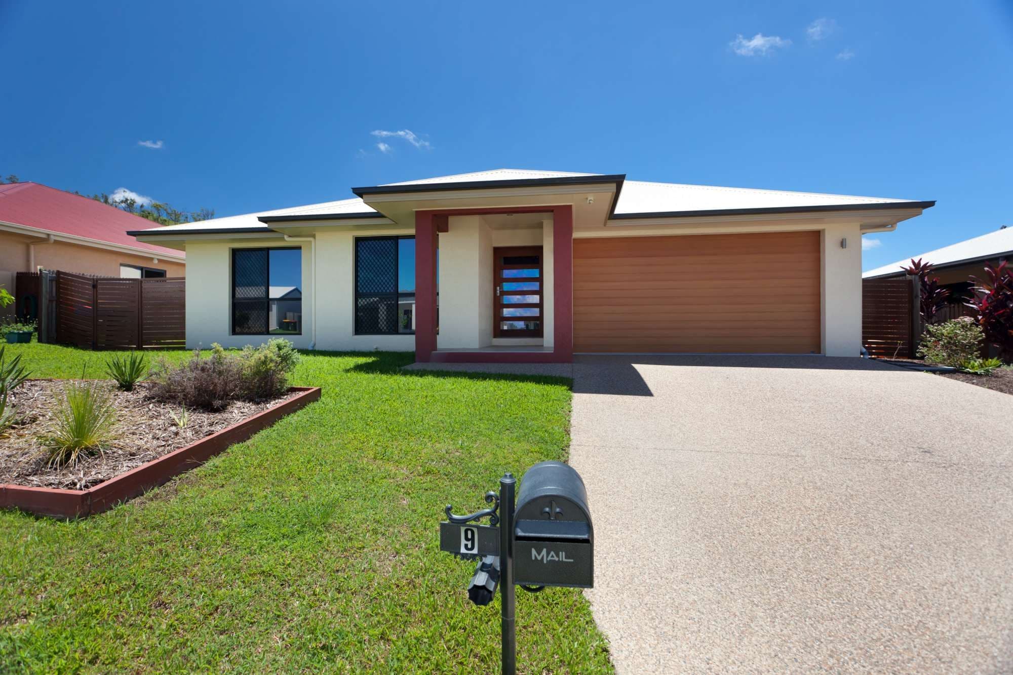 9 Franklin Drive, MOUNT LOUISA QLD 4814, Mount Louisa - Thumbnail 2