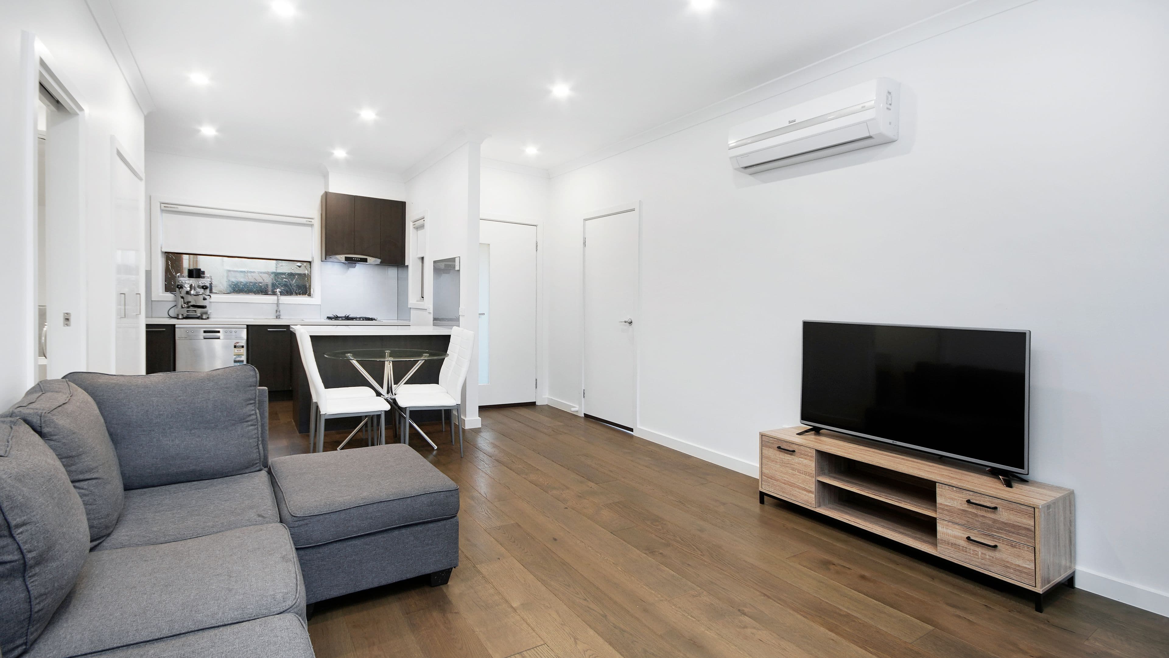 11 Elsey Road, Reservoir VIC 3073, Reservoir - Thumbnail 3
