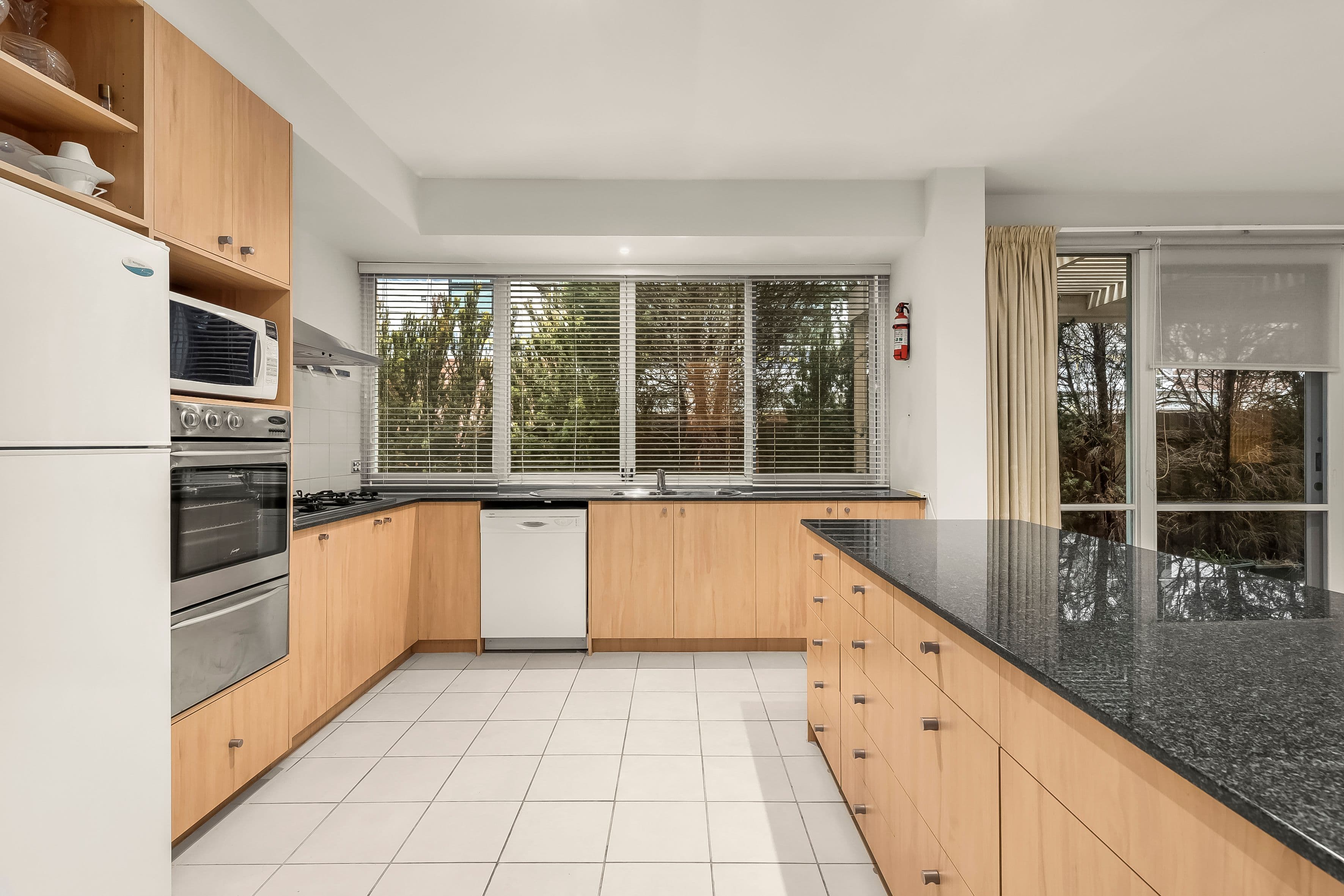2 Meadow Grove, Balwyn VIC 3103, Deepdene - Thumbnail 3