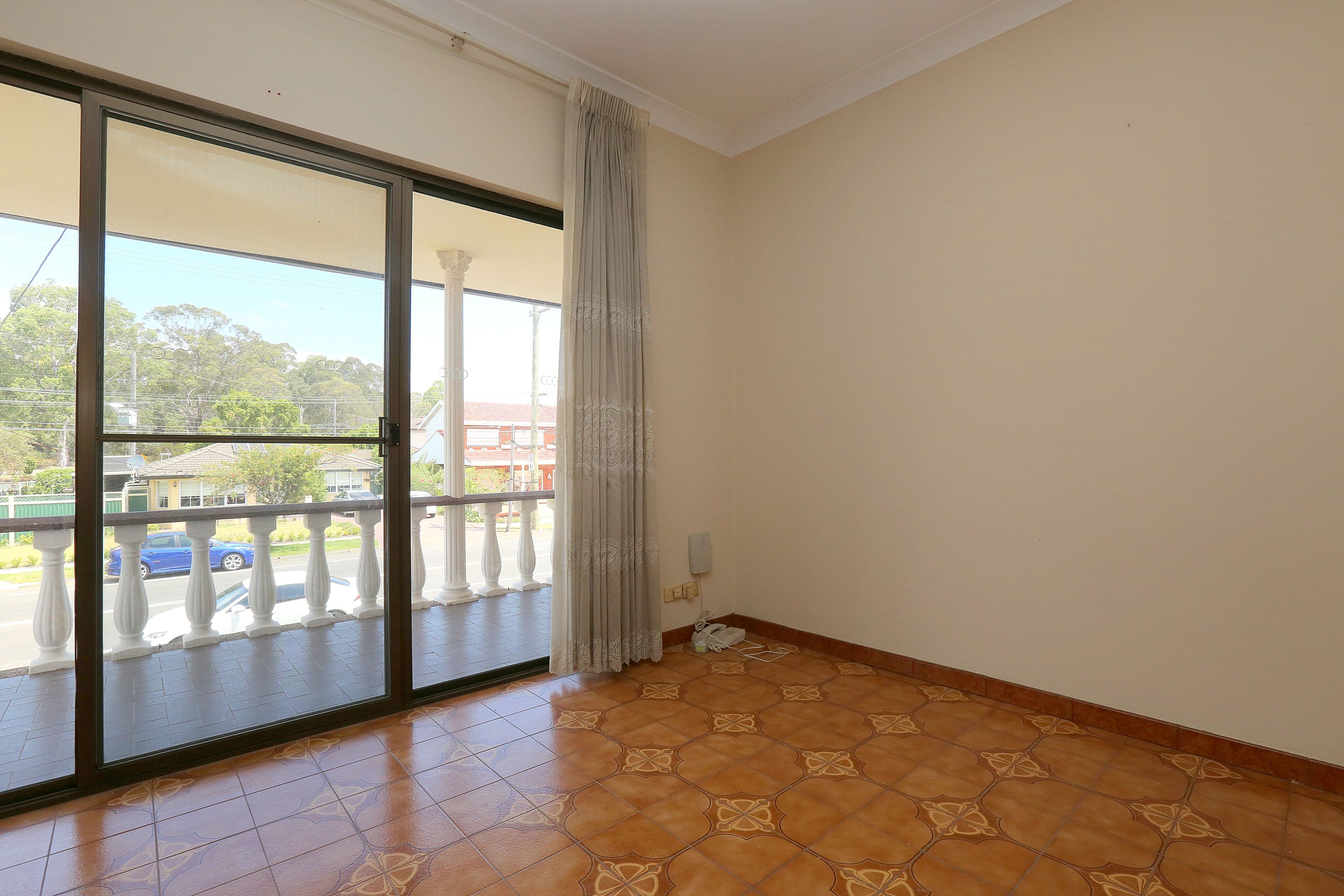 6 Flinders Road, Georges Hall - Thumbnail 4