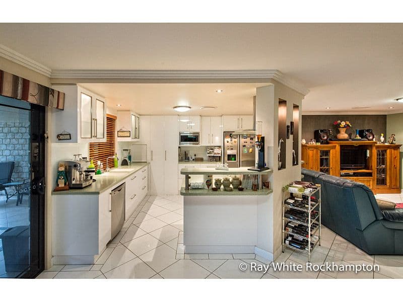 25 Cypress Avenue, NORMAN GARDENS QLD 4701, Norman Gardens - Thumbnail 2