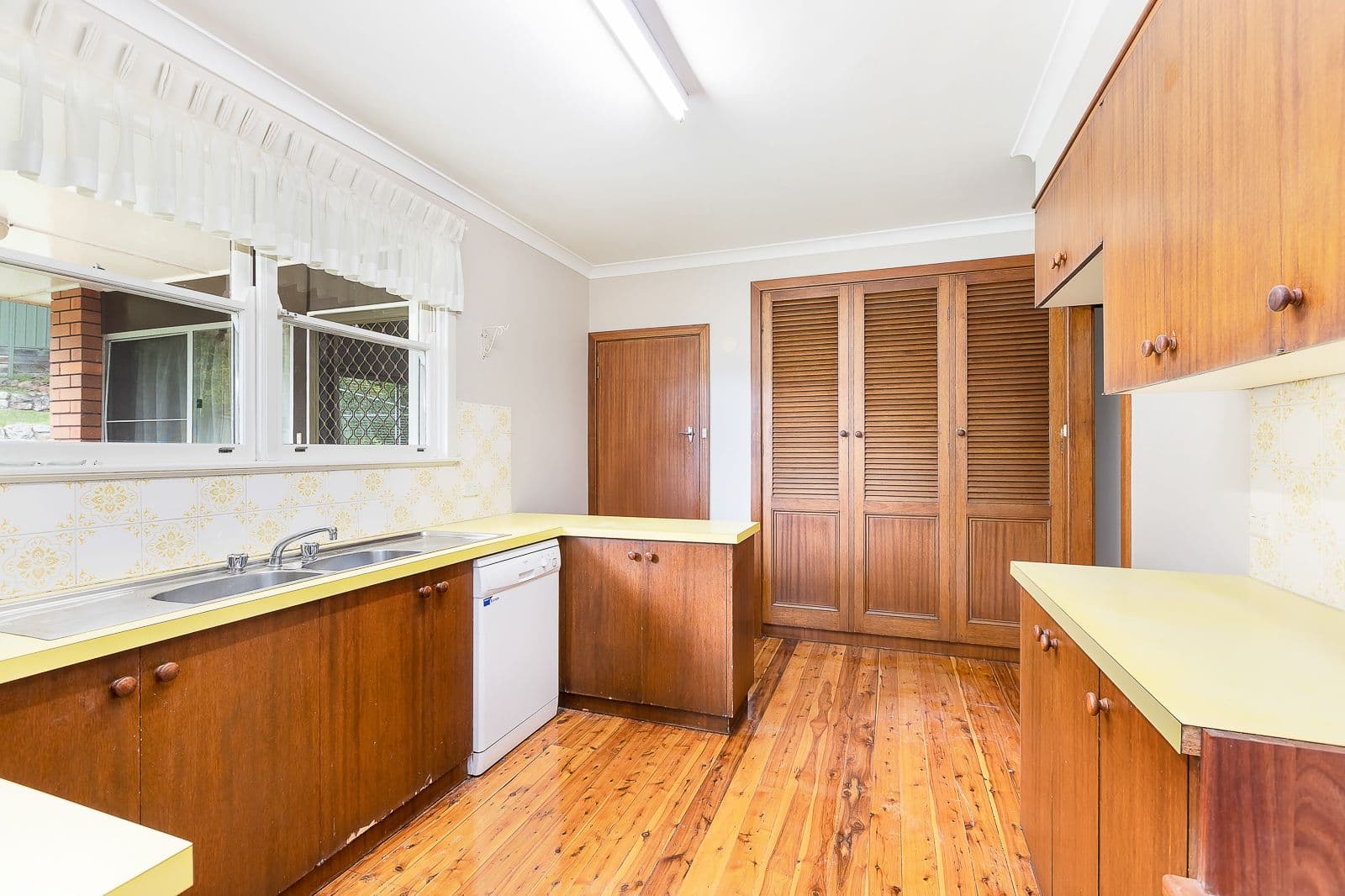 105 Lexington Parade, Adamstown Heights - Thumbnail 2