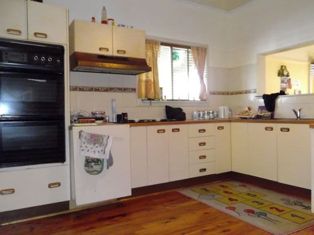 22 Carrington Avenue, OBERON NSW 2787, Oberon - Thumbnail 2