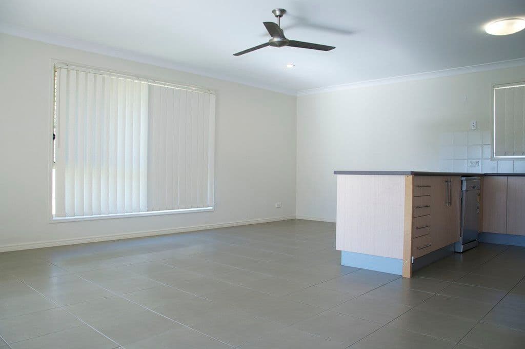 17 Shawnee Crescent, Upper Coomera QLD 4209, Upper Coomera - Thumbnail 2