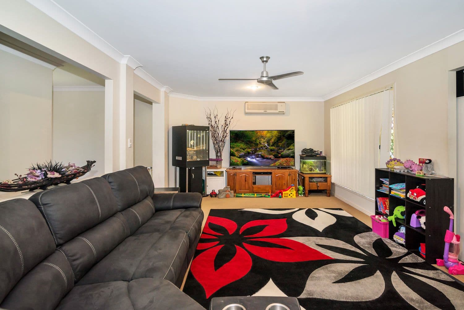 17 Shawnee Crescent, Upper Coomera QLD 4209, Upper Coomera - Thumbnail 3