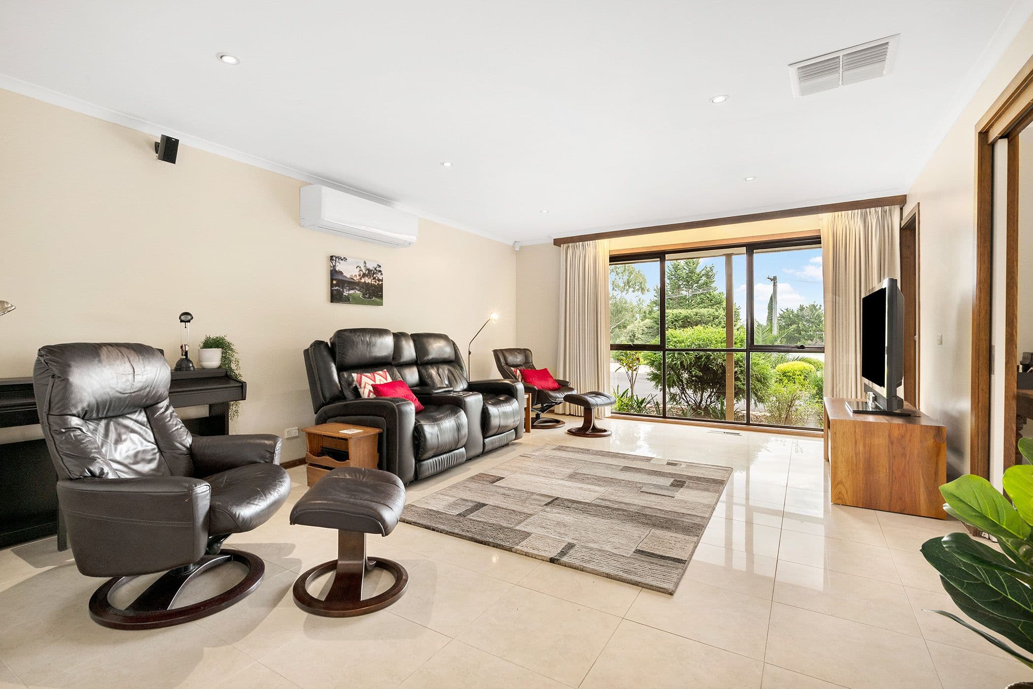 3 Huntingfield Court, Eltham VIC 3095, Eltham - Thumbnail 3