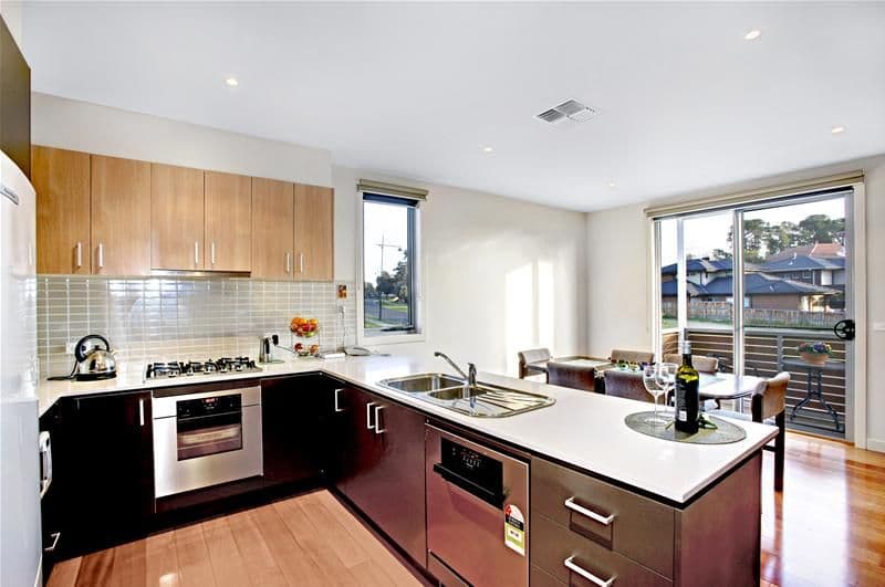 26 Springthorpe Boulevard, MACLEOD VIC 3085, Macleod - Thumbnail 2