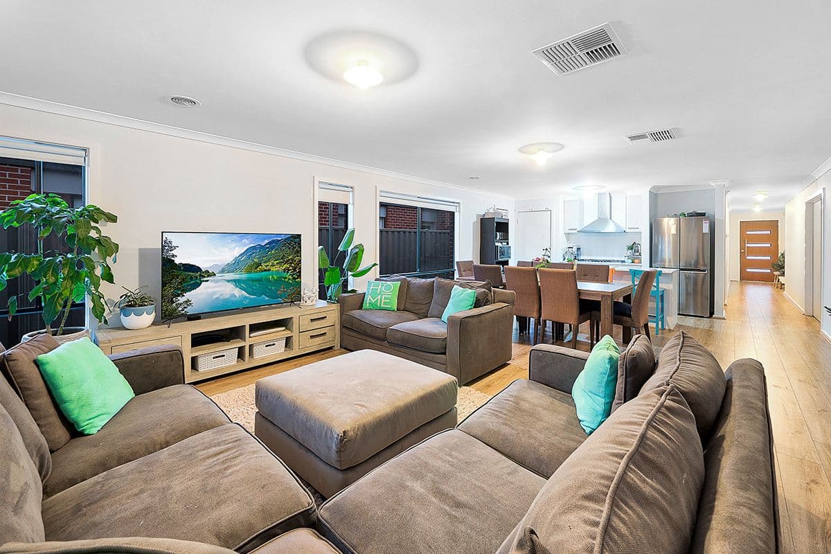 142 Nelson Street, Cranbourne East VIC 3977, Cranbourne East - Thumbnail 2