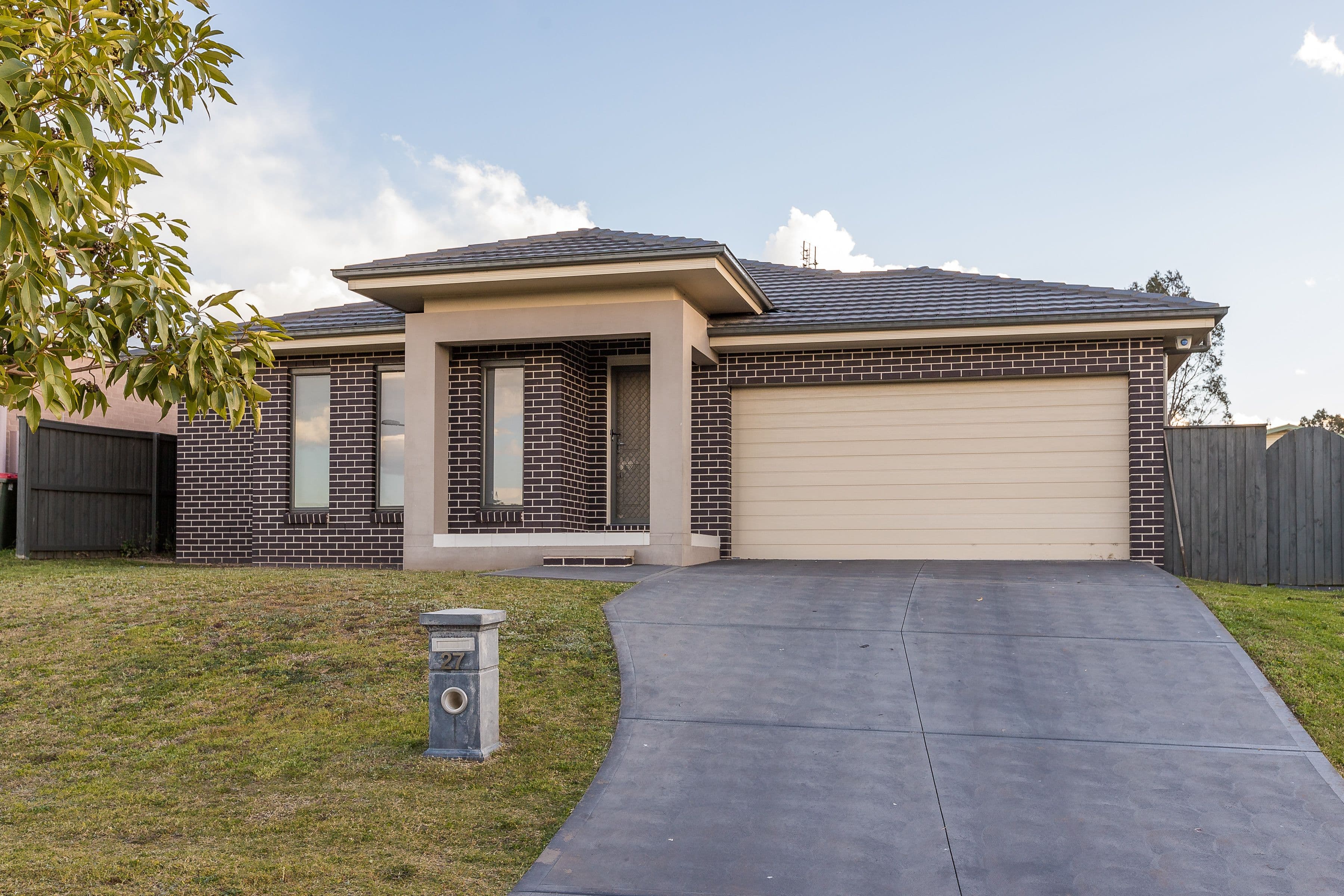27 Finch Crescent, Aberglasslyn - Image 1