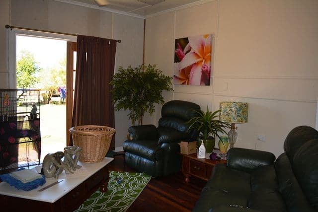 20 Edward Street, Tambo QLD 4478, Tambo - Thumbnail 2