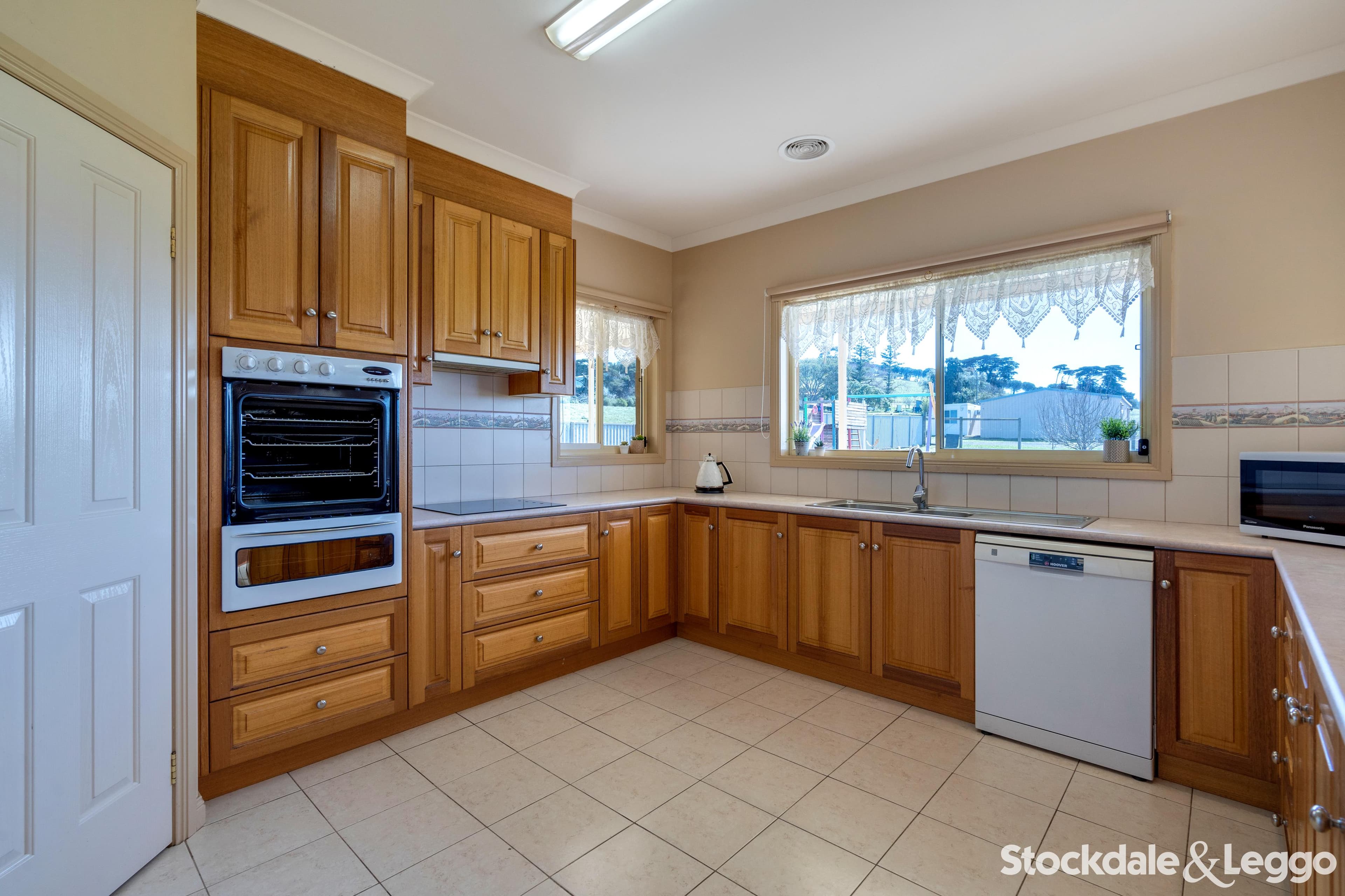 28 Moore Road, Sunbury VIC, Sunbury - Thumbnail 7