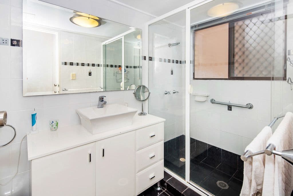 13 Clark Street, Biggera Waters QLD 4216, Biggera Waters - Thumbnail 5
