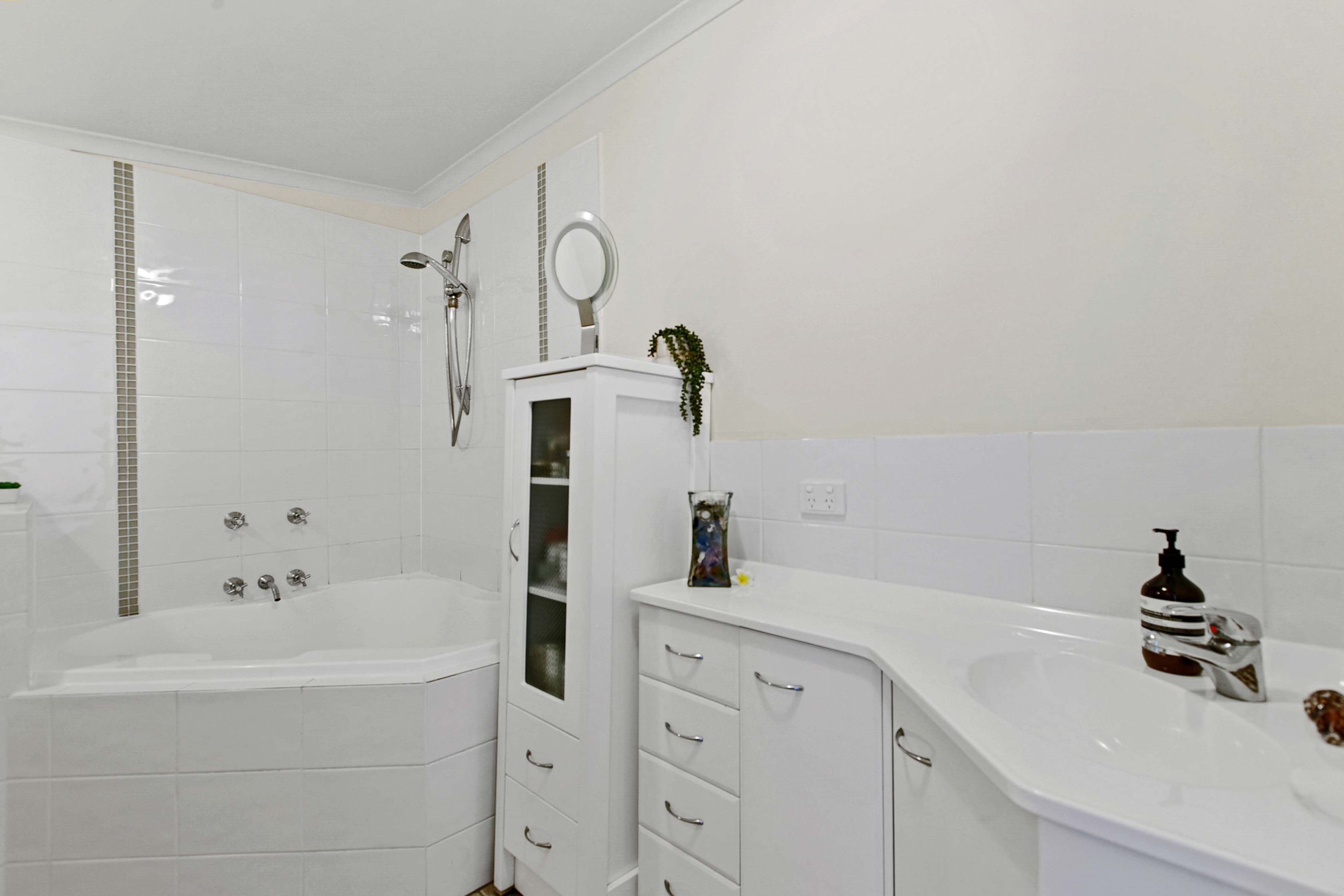 62 Helsham Street, Point Vernon QLD 4655, Point Vernon - Thumbnail 8