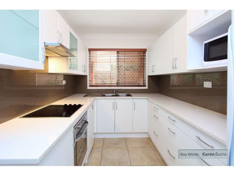11 Lant Street, CHAPEL HILL QLD 4069, Chapel Hill - Thumbnail 2