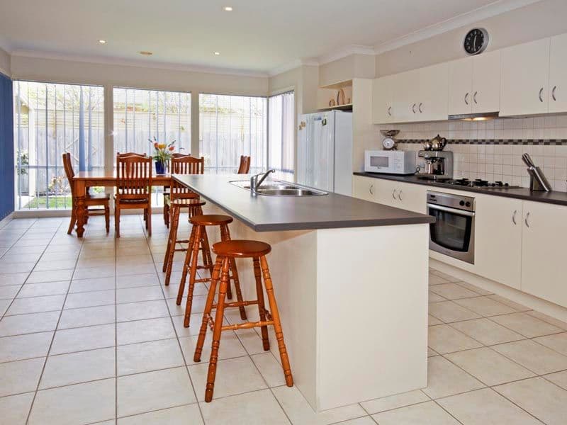 3 Ironbark Street, WAURN PONDS VIC 3216, Waurn Ponds - Thumbnail 2