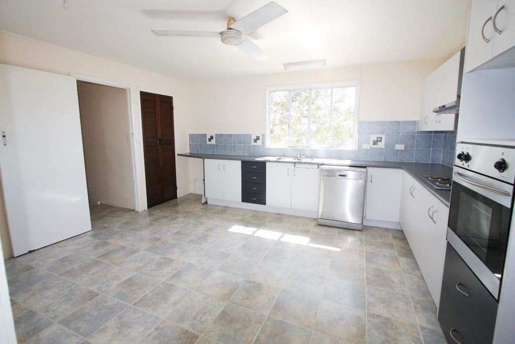 4 Browns Road, VICTORY HEIGHTS QLD 4570, Victory Heights - Thumbnail 2