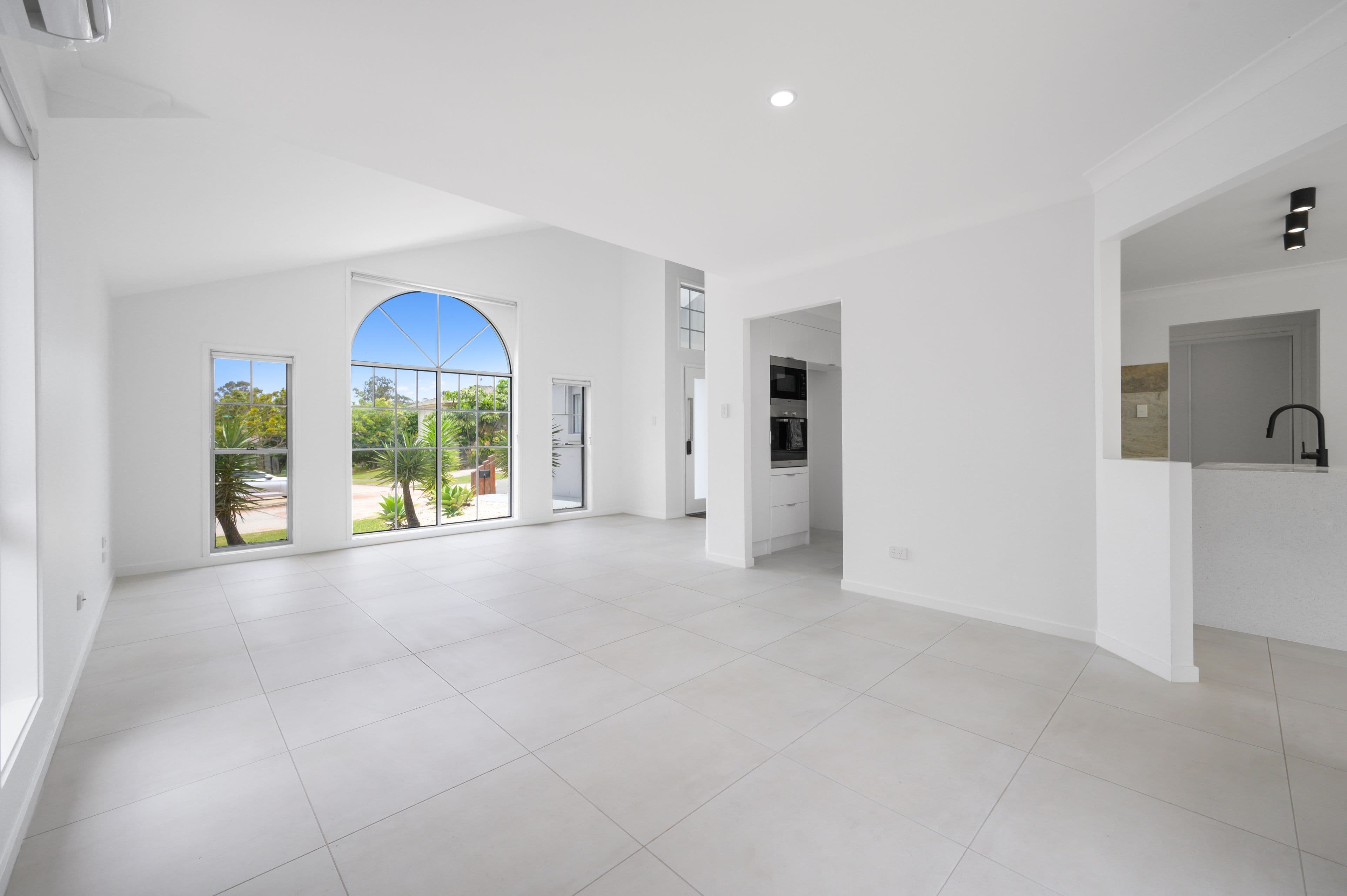 8 Encore Crescent, Ashmore QLD 4214, Ashmore - Thumbnail 2