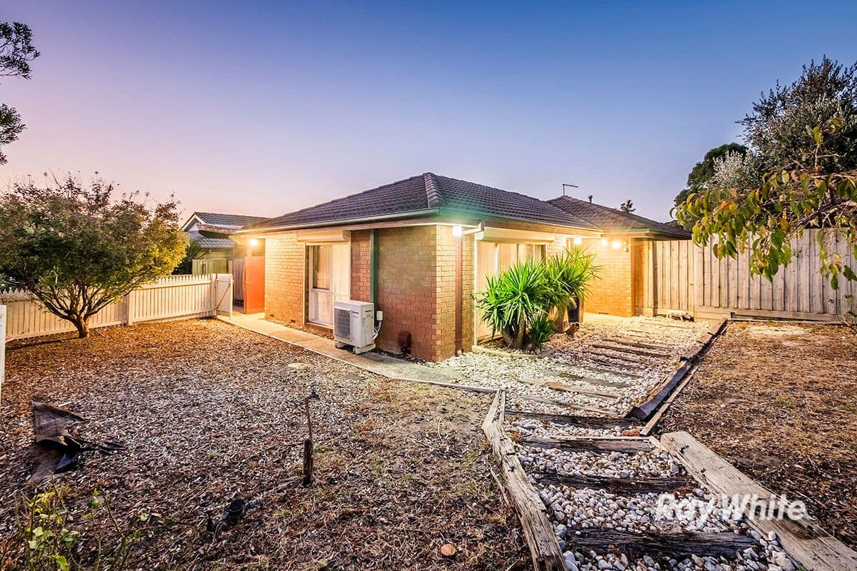 1 Walnut Court, Cranbourne North VIC 3977, Cranbourne North - Thumbnail 2