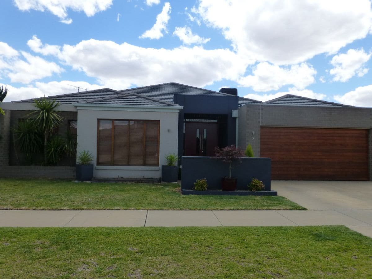 7 Westin Place, Echuca VIC 3564, Echuca - Image 1