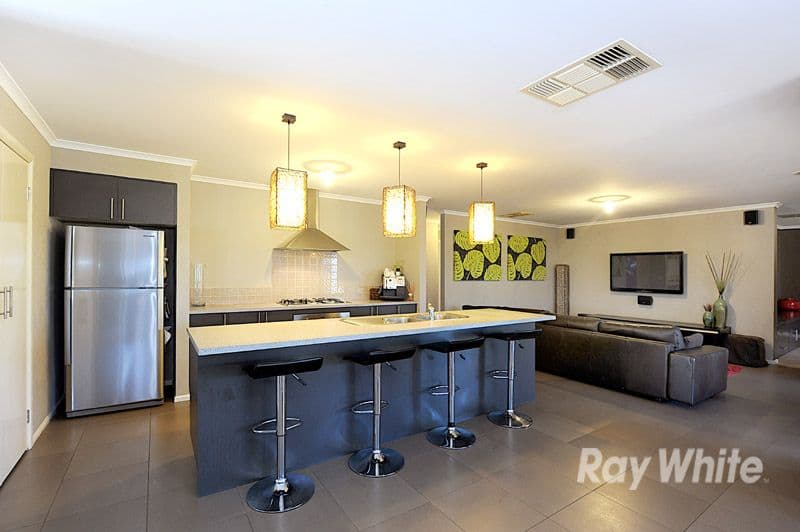 44 Hillgrove Crescent, BERWICK VIC 3806, Berwick - Thumbnail 2