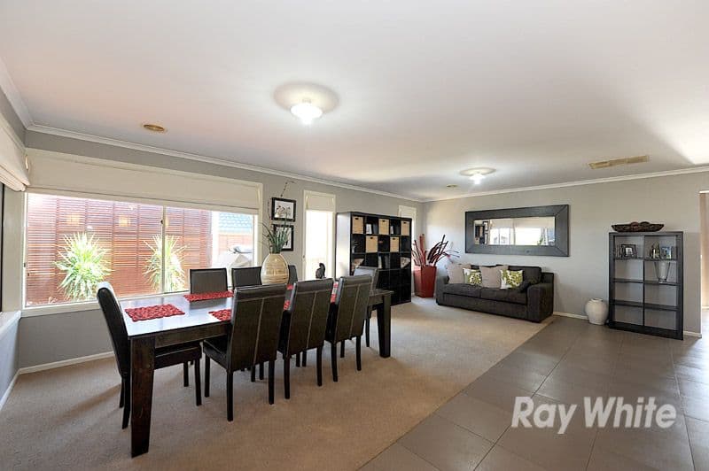 44 Hillgrove Crescent, BERWICK VIC 3806, Berwick - Thumbnail 4