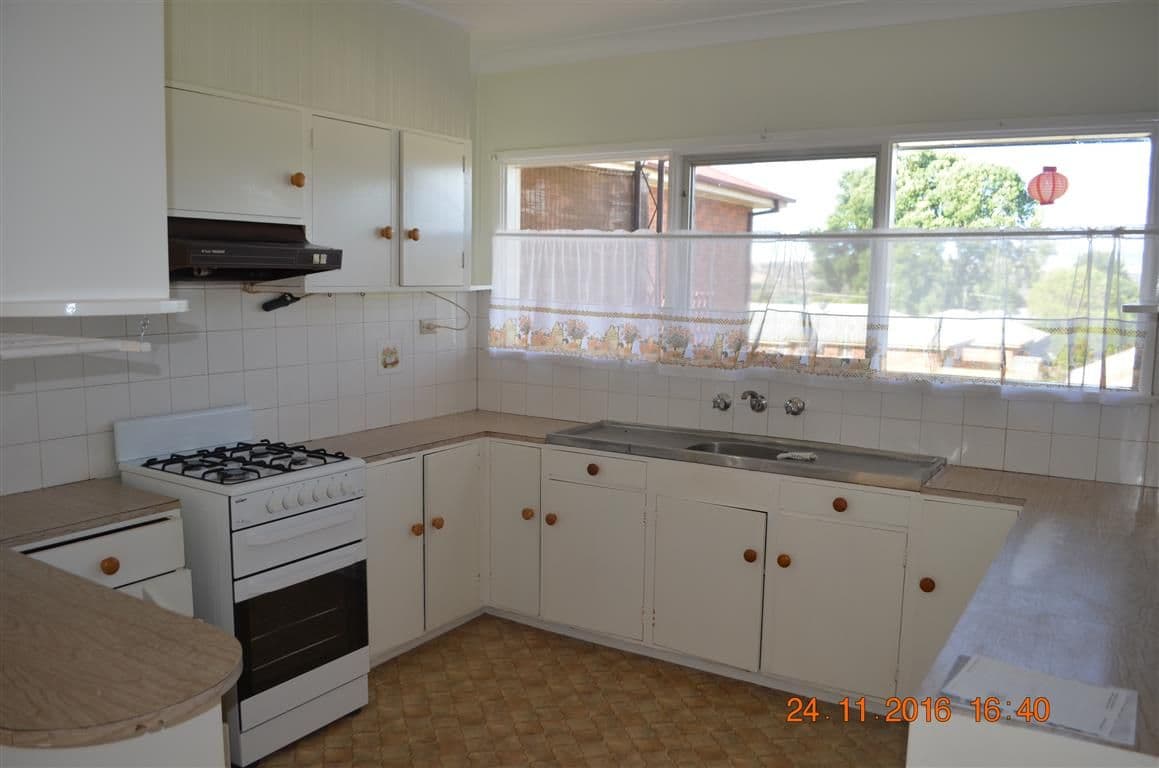 122 Simpson Street, Tumut - Thumbnail 2