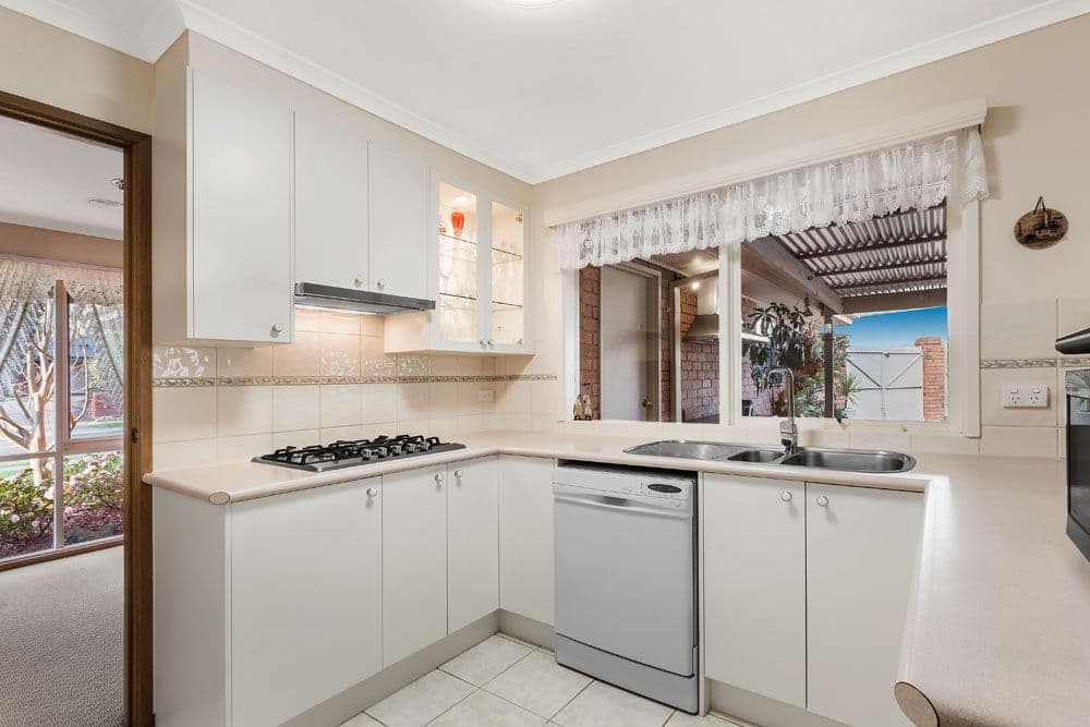 24 Pitfield Crescent, Rowville VIC 3178, Rowville - Thumbnail 2