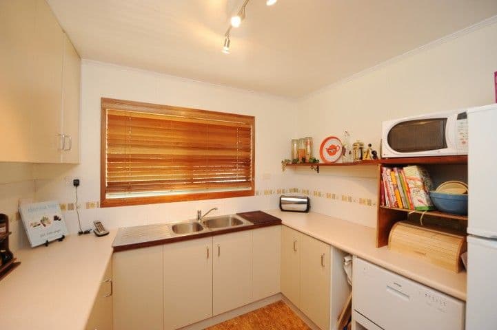 19 Dalton Street, CLINTON QLD 4680, Clinton - Thumbnail 2