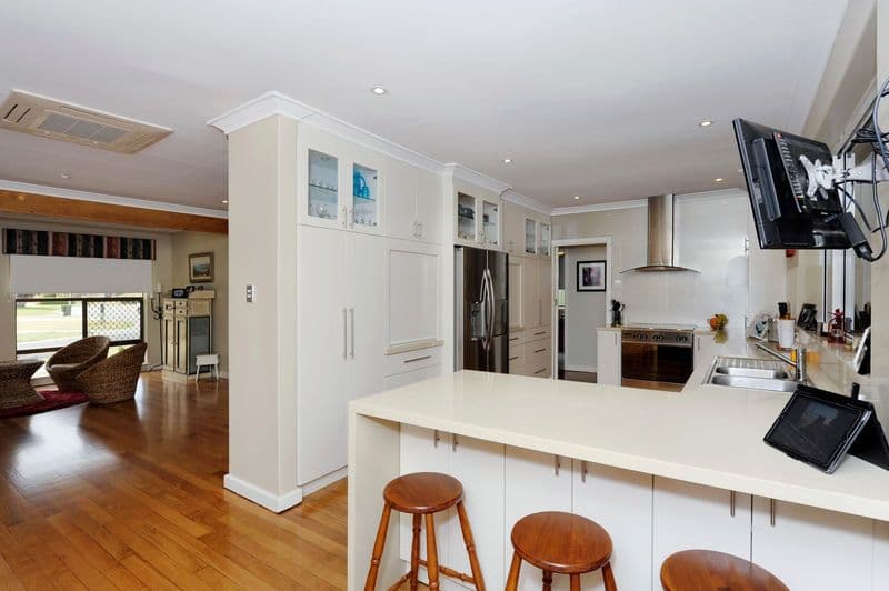 13 Waikiki Road, SAFETY BAY WA 6169, Safety Bay - Thumbnail 7